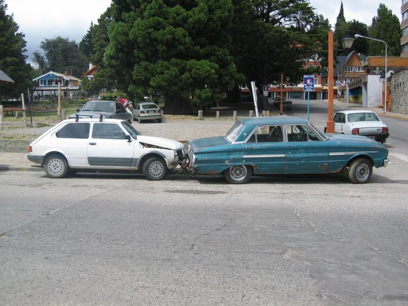 118.arg.bariloche.car_sculp