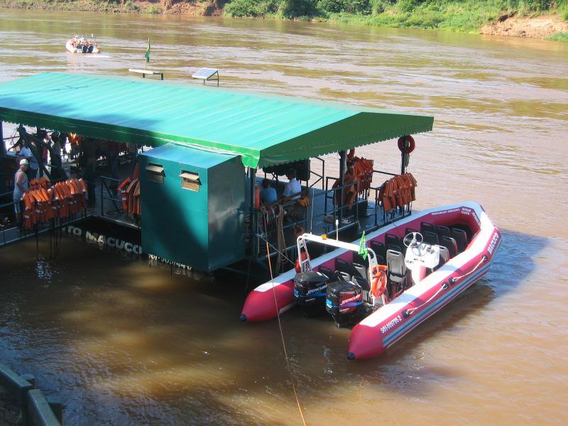 165.braz.iguacu.macuco_boat